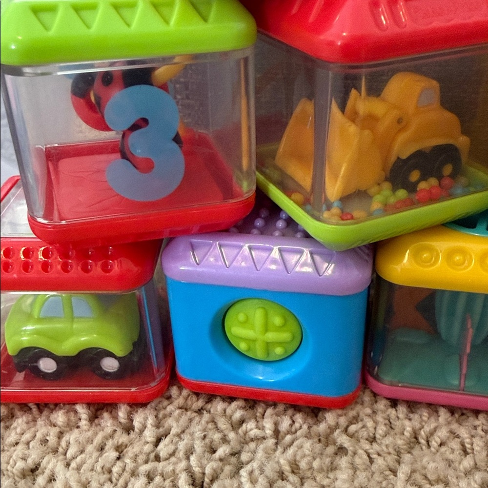 Fisher price peek a boo blocks - Picture 2 of 4